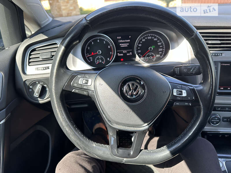 Хэтчбек Volkswagen Golf 2016 в Хмельницком