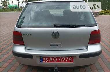 Хетчбек Volkswagen Golf 2001 в Старокостянтинові