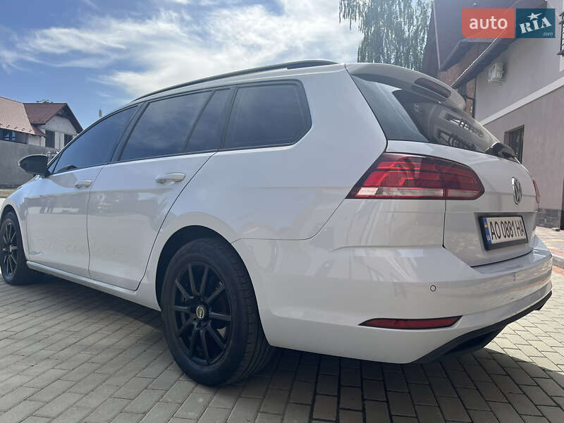 Универсал Volkswagen Golf 2017 в Мукачево