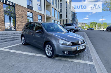 Хэтчбек Volkswagen Golf 2012 в Сваляве