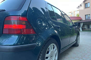 Хетчбек Volkswagen Golf 2002 в Львові