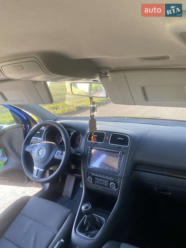 Хэтчбек Volkswagen Golf 2012 в Карловке