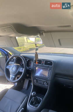 Хэтчбек Volkswagen Golf 2012 в 