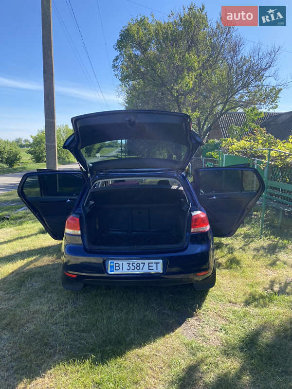 Хэтчбек Volkswagen Golf 2012 в Карловке