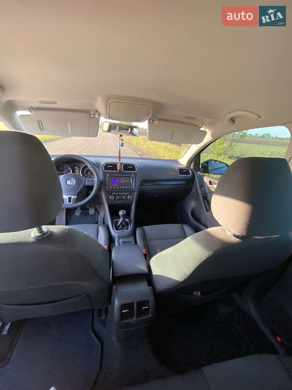 Хэтчбек Volkswagen Golf 2012 в Карловке