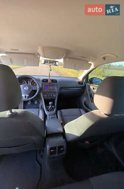 Хэтчбек Volkswagen Golf 2012 в 