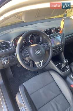 Хэтчбек Volkswagen Golf 2012 в 