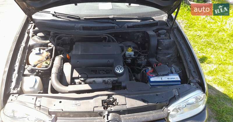 Хэтчбек Volkswagen Golf 2003 в Луцке