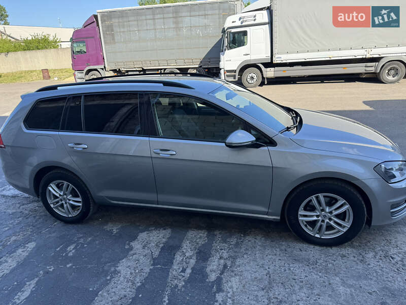 Универсал Volkswagen Golf 2015 в Жовкве