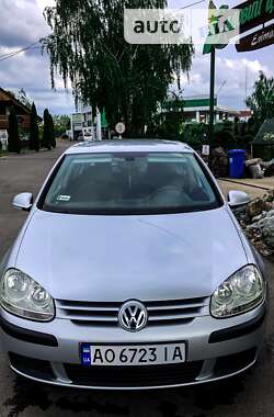 Хэтчбек Volkswagen Golf 2004 в Виноградове