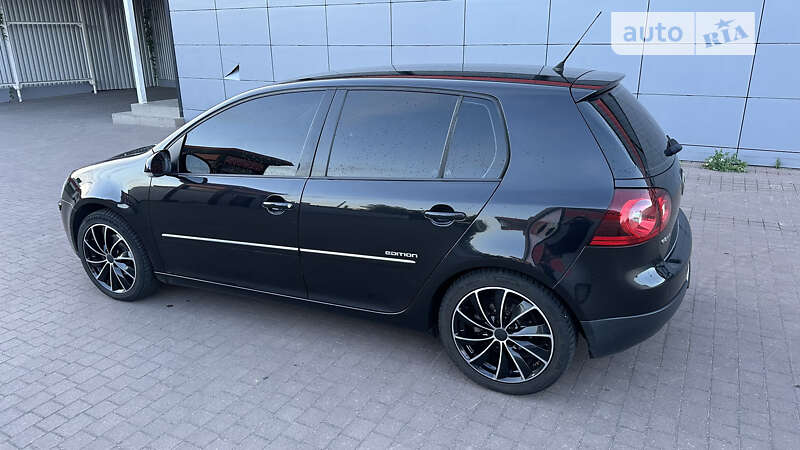 Хэтчбек Volkswagen Golf 2008 в Запорожье