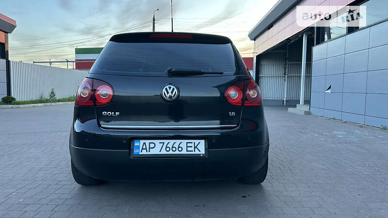 Хэтчбек Volkswagen Golf 2008 в Запорожье