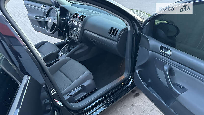 Хэтчбек Volkswagen Golf 2008 в Запорожье