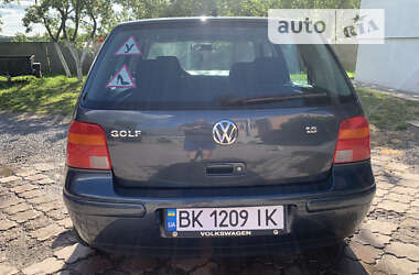 Хэтчбек Volkswagen Golf 2003 в Луцке