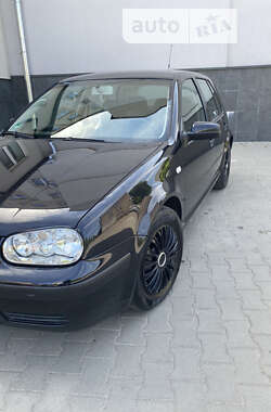 Хетчбек Volkswagen Golf 2003 в Дубні