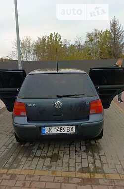 Хэтчбек Volkswagen Golf 1998 в Сарнах