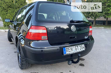 Хэтчбек Volkswagen Golf 2003 в Дубно