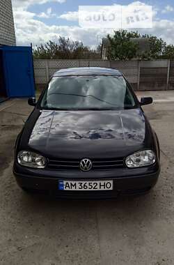 Хетчбек Volkswagen Golf 2001 в Попільні