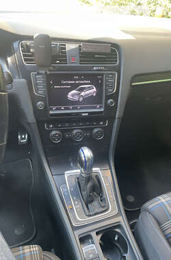Хэтчбек Volkswagen Golf 2015 в 