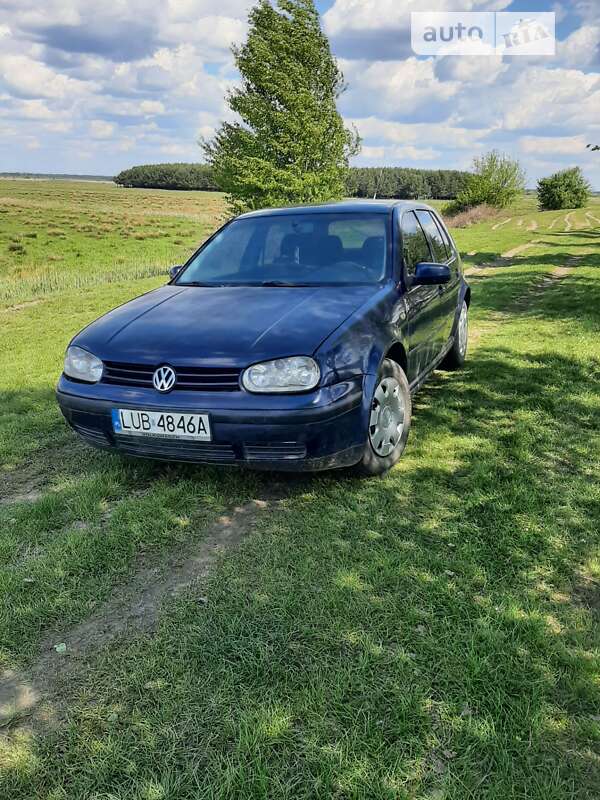 Хэтчбек Volkswagen Golf 1999 в Березному