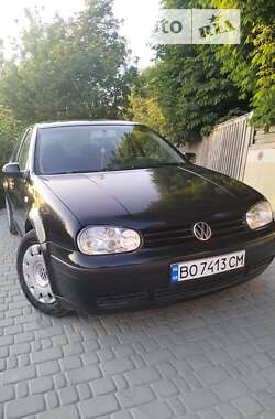 Хэтчбек Volkswagen Golf 2003 в Чорткове