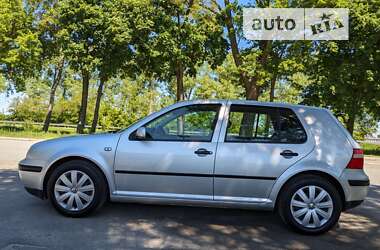 Хэтчбек Volkswagen Golf 2003 в Звягеле