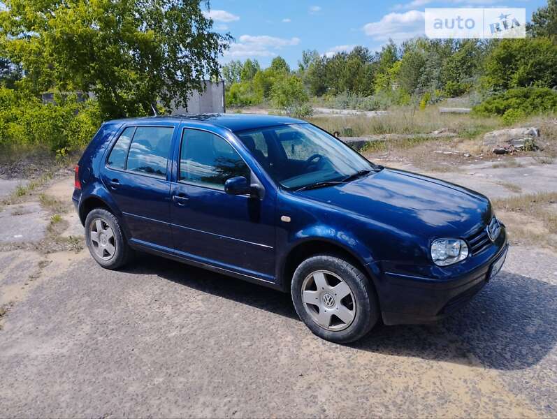 Хэтчбек Volkswagen Golf 1999 в Вараше