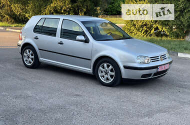 Хэтчбек Volkswagen Golf 2003 в Дубно