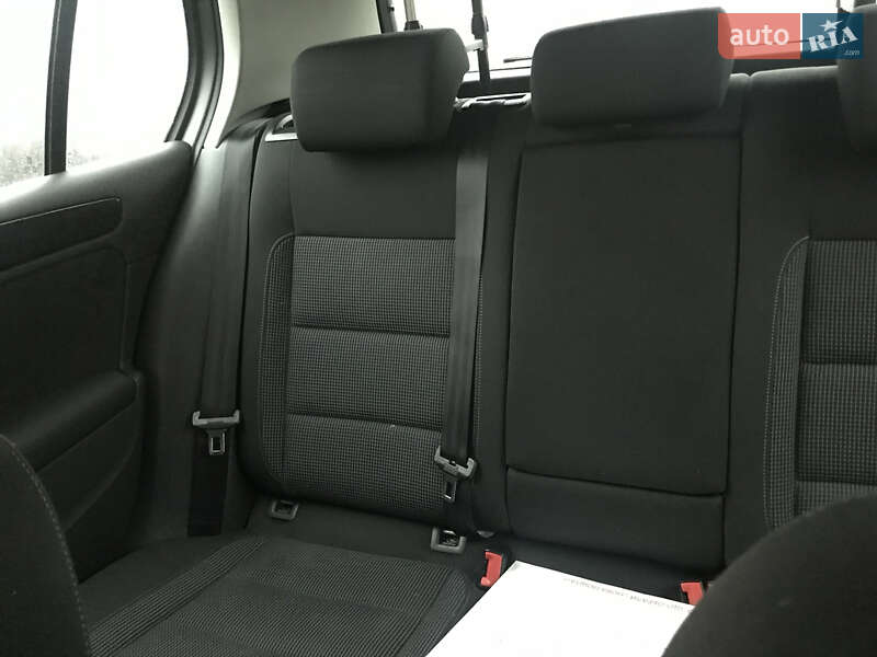 Хэтчбек Volkswagen Golf 2011 в Буштыне