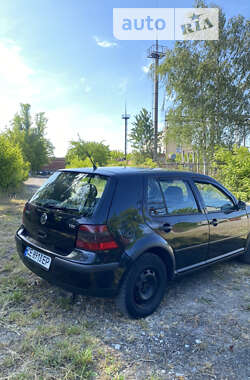 Хэтчбек Volkswagen Golf 2002 в Черновцах