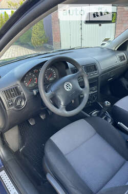 Хэтчбек Volkswagen Golf 2002 в Хороле