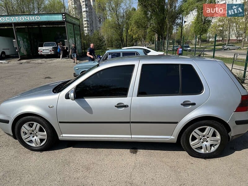 Хэтчбек Volkswagen Golf 2001 в Запорожье