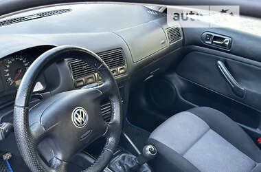 Хетчбек Volkswagen Golf 2000 в Новому Розділі
