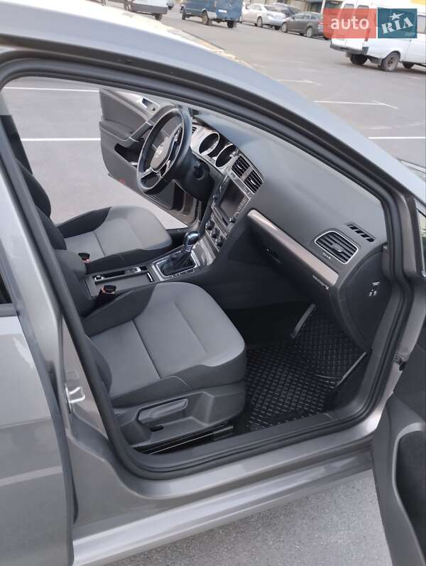 Хэтчбек Volkswagen Golf 2016 в Борисполе