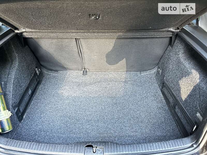 Хэтчбек Volkswagen Golf 2003 в Киеве