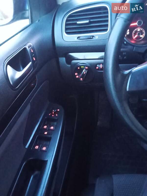 Универсал Volkswagen Golf 2010 в Стрые