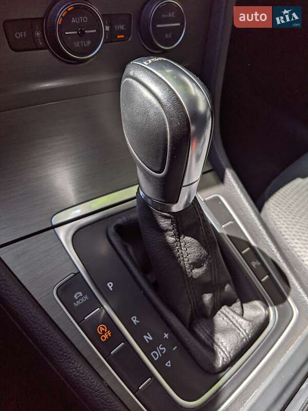 Хэтчбек Volkswagen Golf 2013 в Днепре