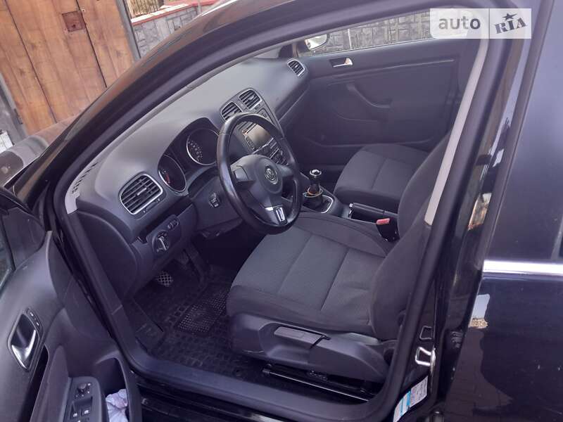 Универсал Volkswagen Golf 2010 в Хмельницком