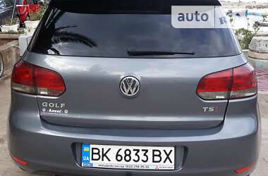 Хэтчбек Volkswagen Golf 2010 в Ровно