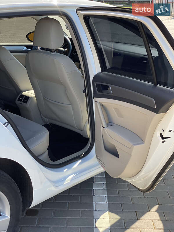 Хэтчбек Volkswagen Golf 2014 в Ровно