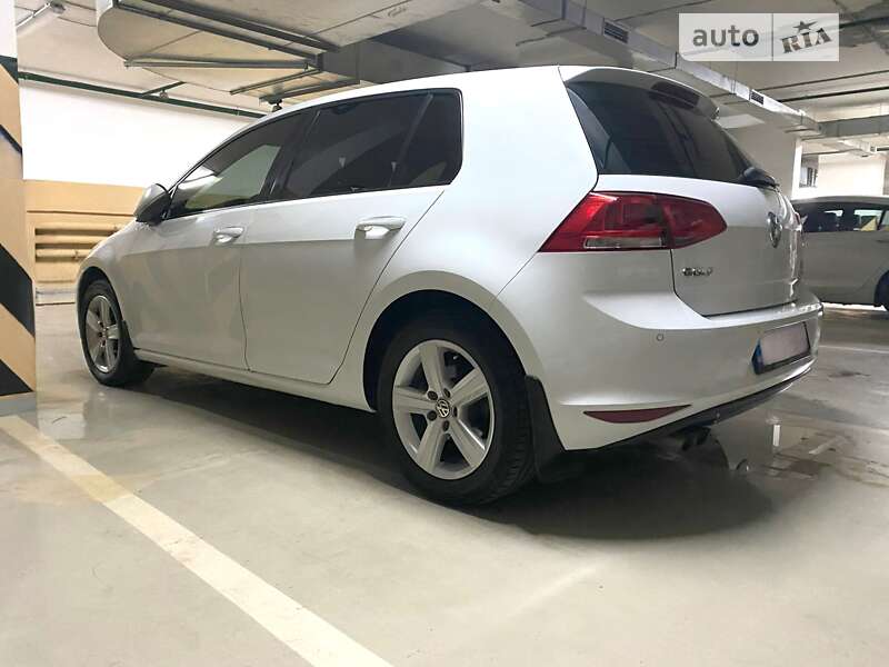 Хэтчбек Volkswagen Golf 2013 в Киеве