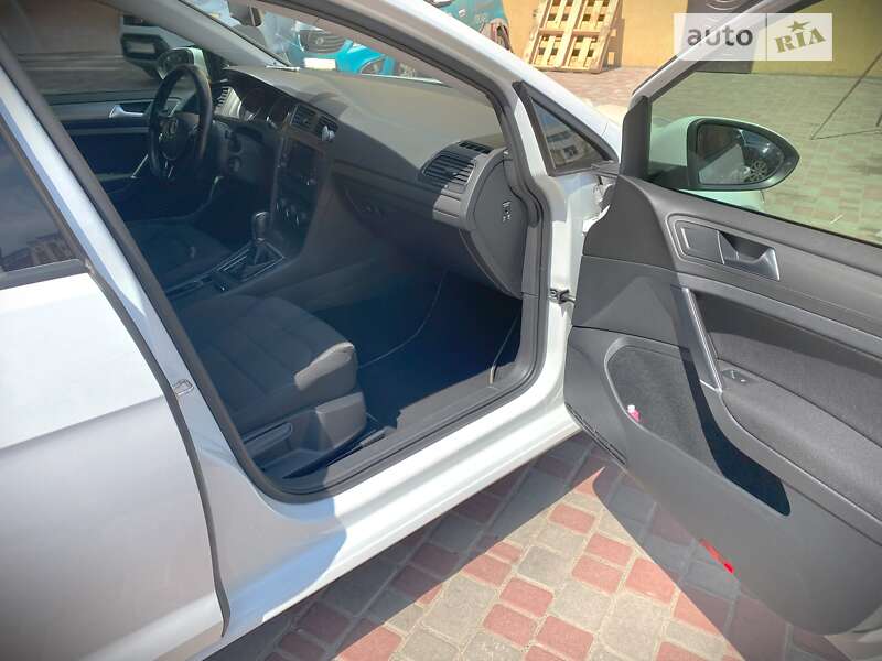 Хэтчбек Volkswagen Golf 2013 в Киеве