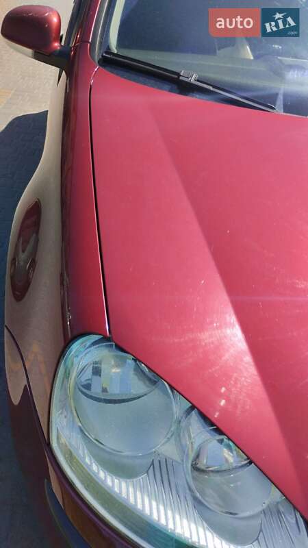 Хэтчбек Volkswagen Golf 2005 в Заречном