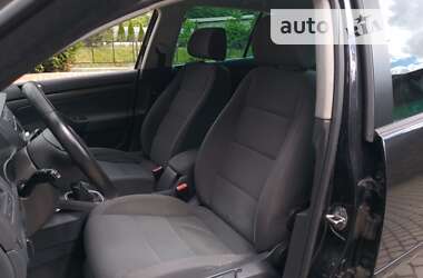 Хэтчбек Volkswagen Golf 2005 в Жовкве