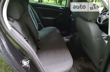 Хэтчбек Volkswagen Golf 2005 в Жовкве