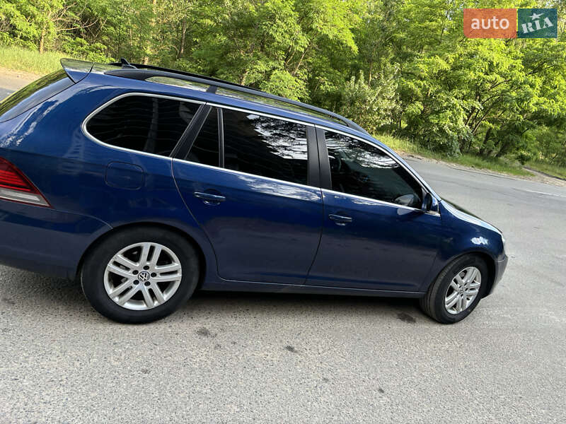 Универсал Volkswagen Golf 2011 в Киеве