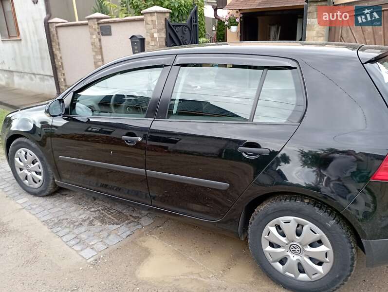 Хэтчбек Volkswagen Golf 2004 в Берегово