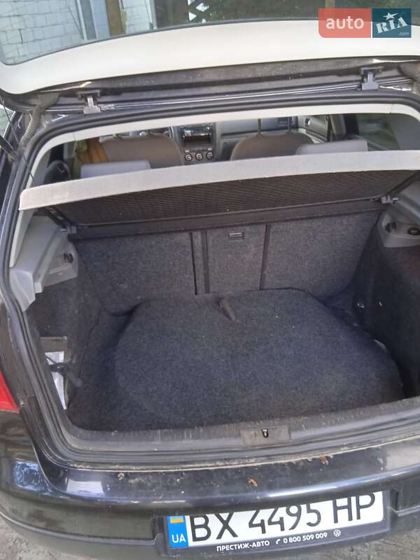 Хэтчбек Volkswagen Golf 2004 в Славуте