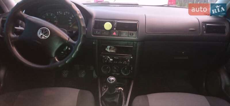 Хэтчбек Volkswagen Golf 2001 в На Новой Боровой