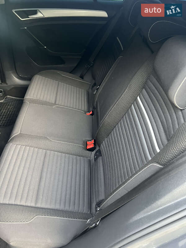 Универсал Volkswagen Golf 2014 в Ужгороде